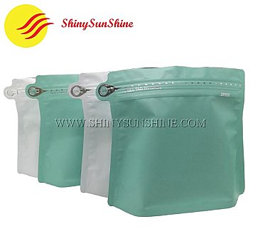 Custom zip lock matte foil printable coffee bags packaging made with food grade material.
